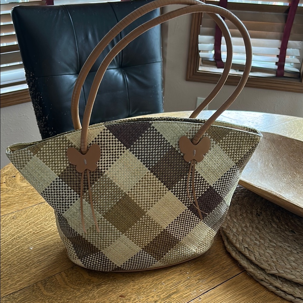 Adorable straw bag
